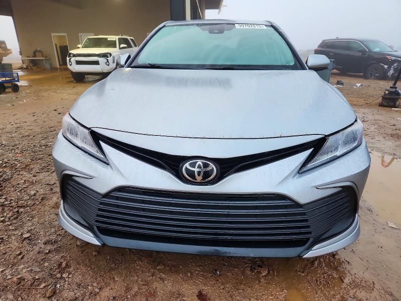 2021 Toyota Camry le