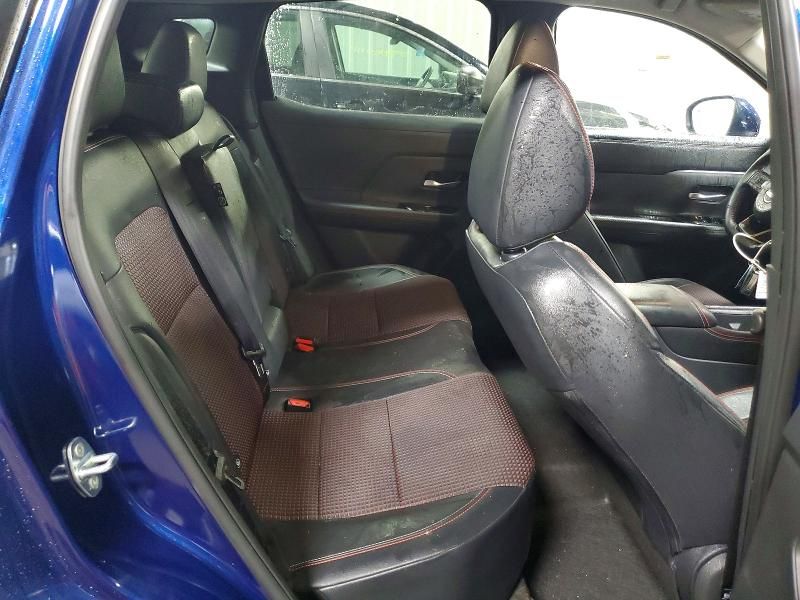 2025 Nissan Kicks sr