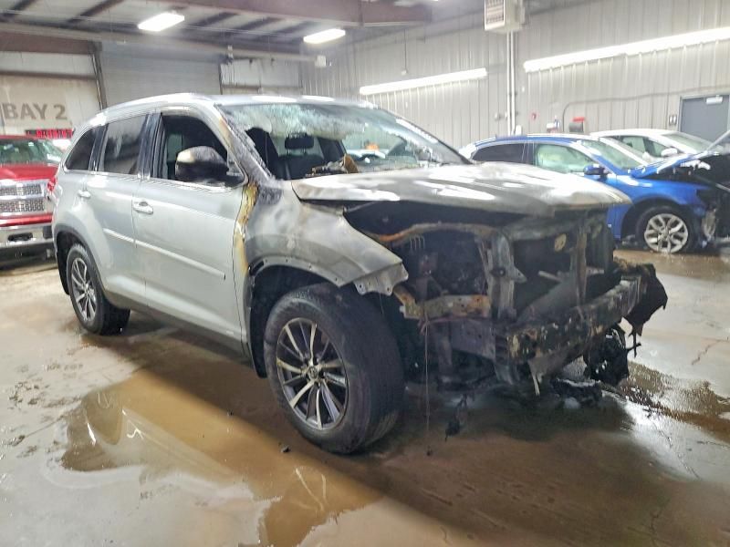 2019 Toyota Highlander se