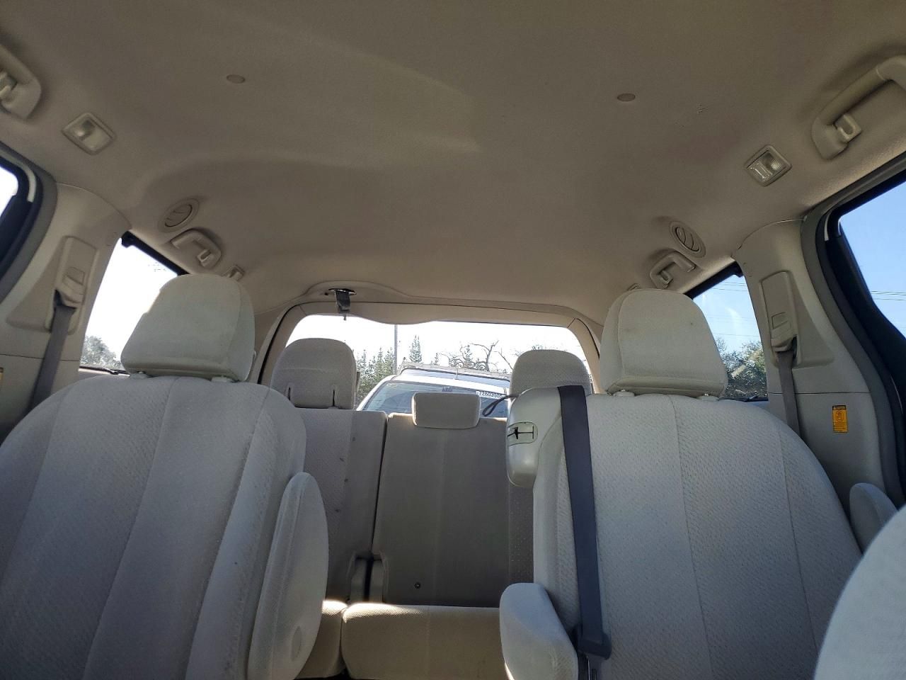 2011 Toyota Sienna le