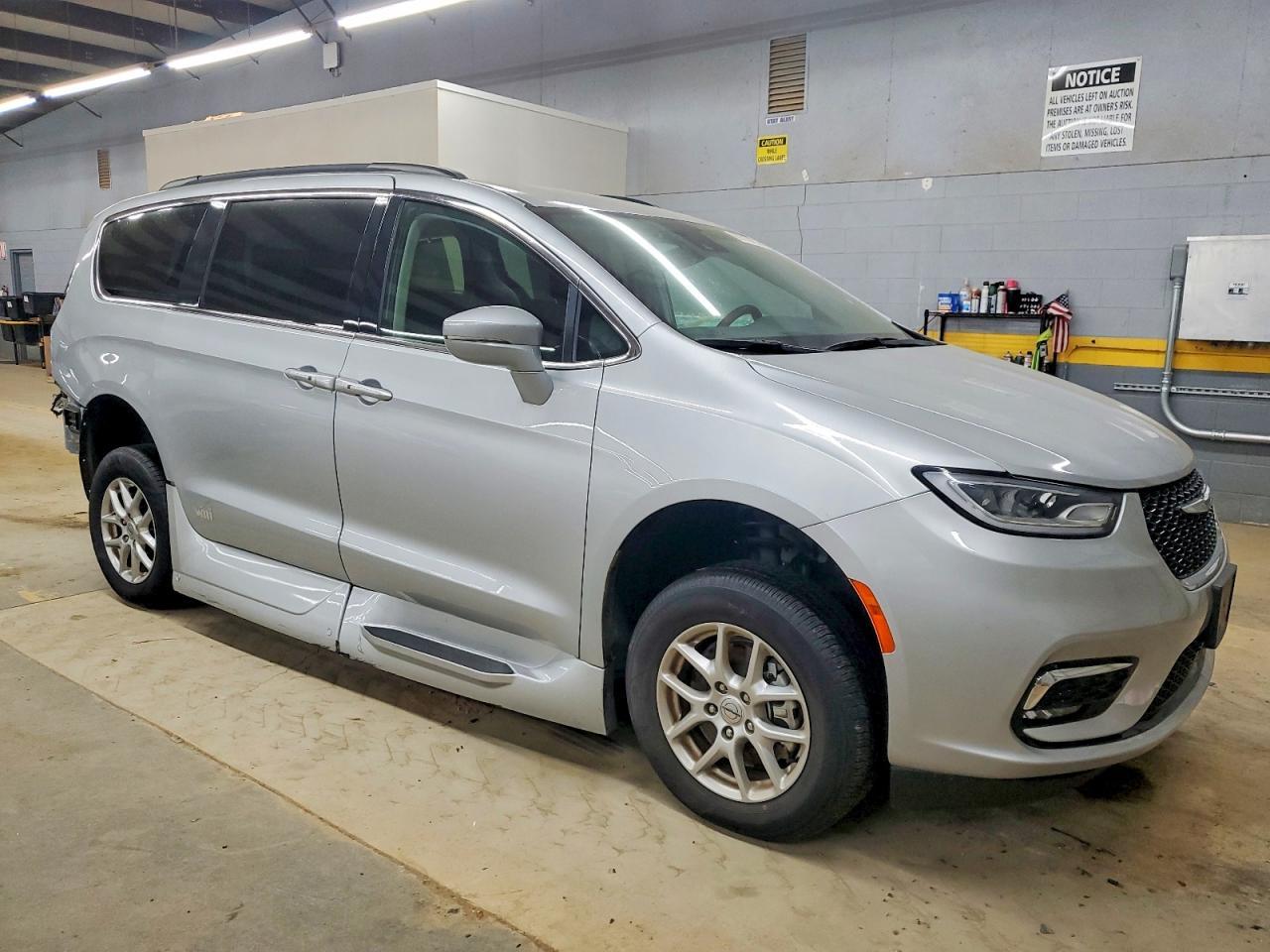 2022 Chrysler Pacifica Touring l