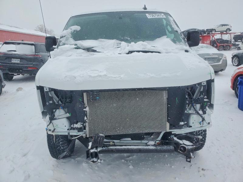 2025 Chev Express G2500