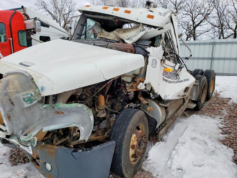 2005 Freightliner Columbia 120 Semi Truck
