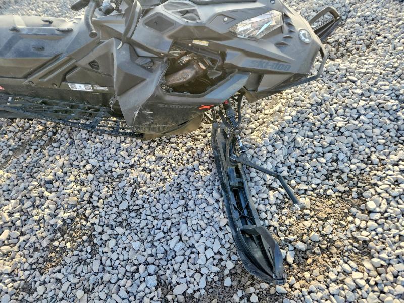 2022 Skidoo 2022 SKI-DOO Summit X 850 Snowmobile