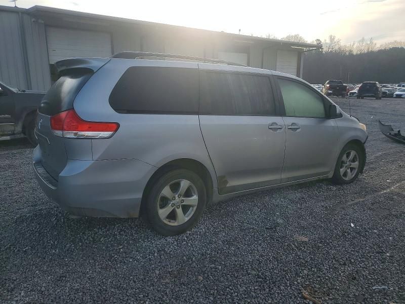 2011 Toyota Sienna le