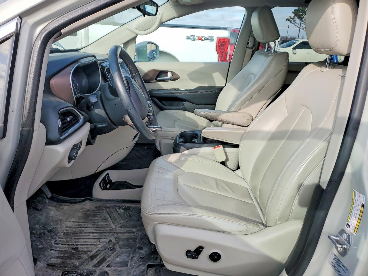 2017 Chrysler Pacifica Touring l