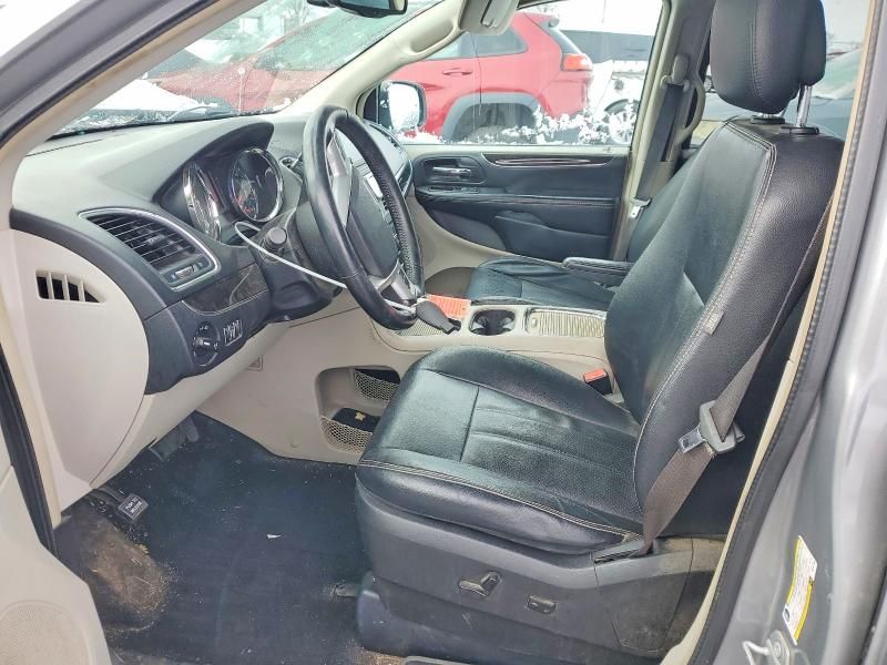 2016 Chrysler Town & Country Touring l