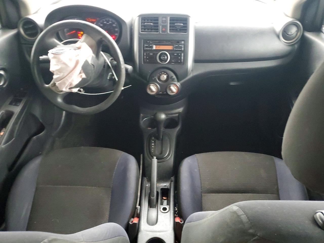 2012 Niss Versa s