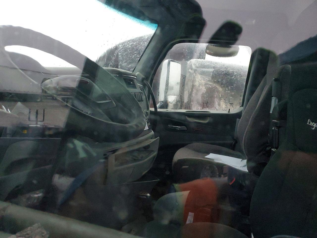 2016 Peterbilt 579 Semi Truck