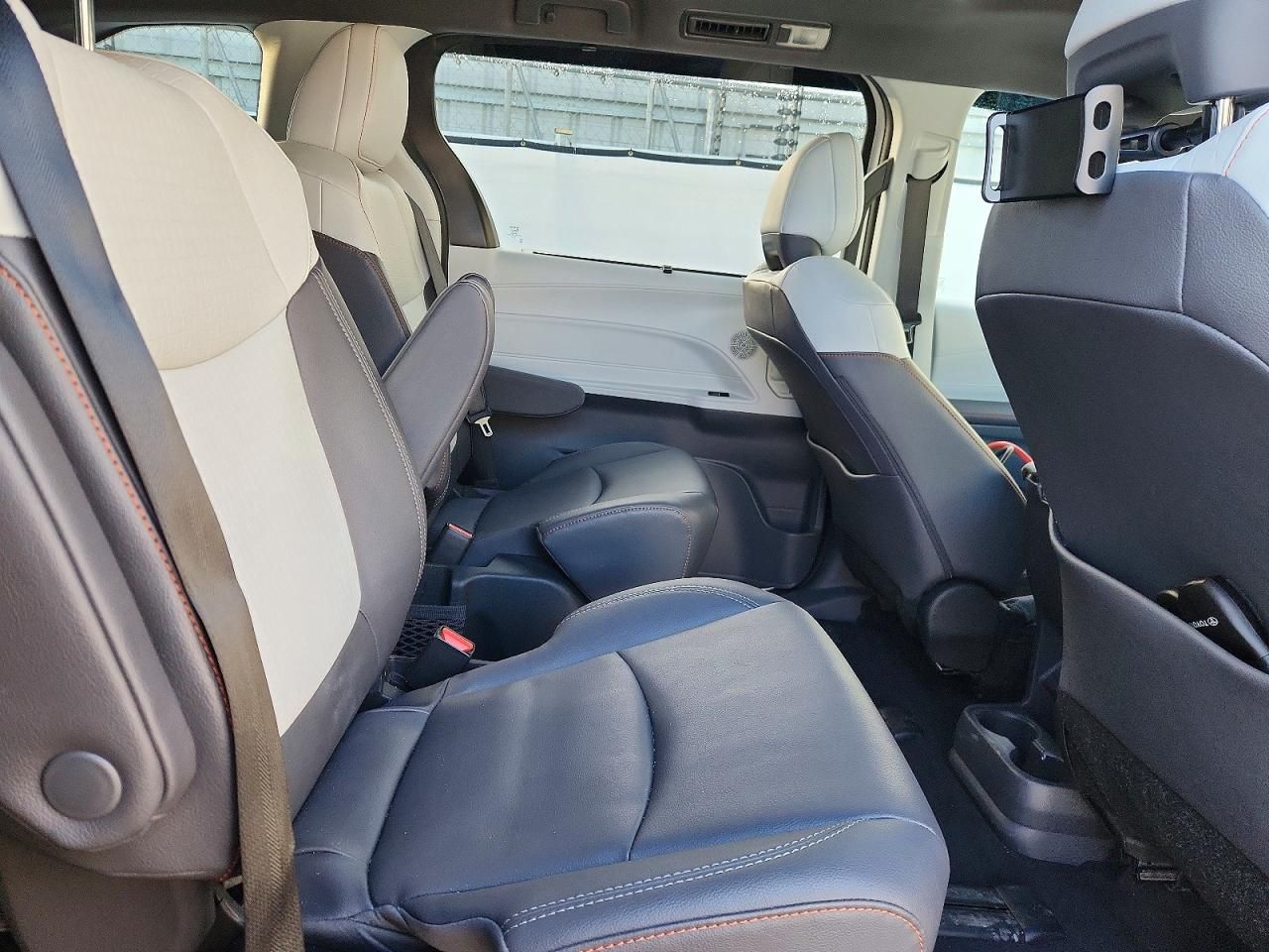 2024 Toyota Sienna le