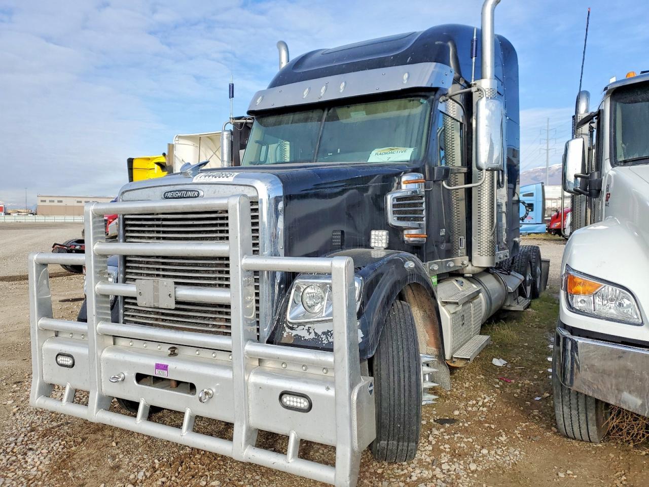 2020 Freigliner 2020 Freightliner 122SD Semi Truck