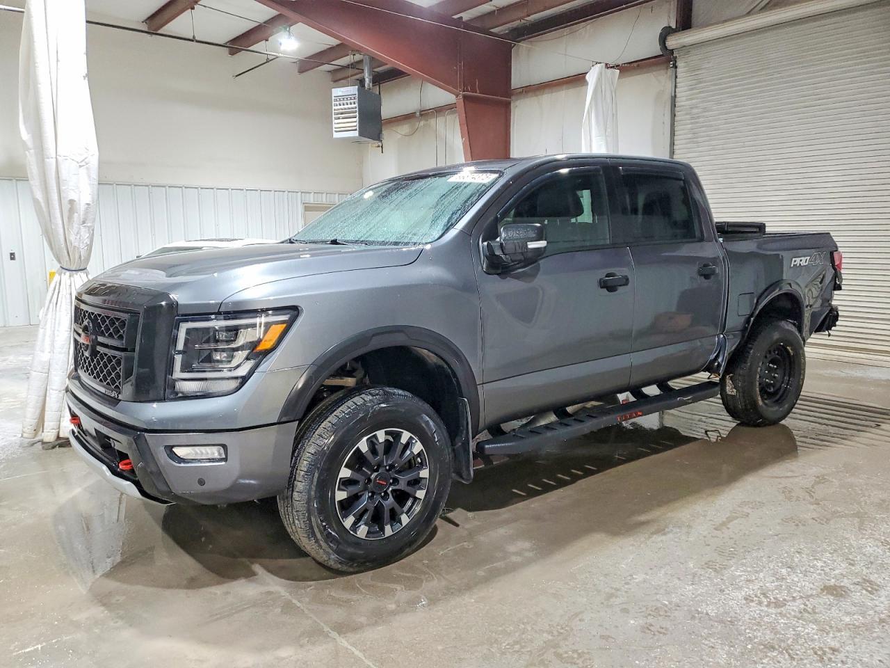 2022 Nissan Titan sv