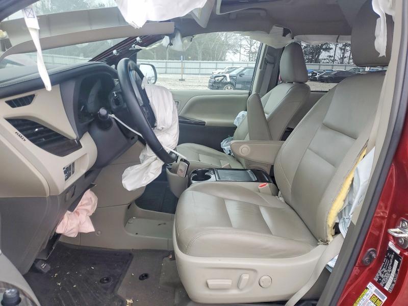 2015 Toyota Sienna xle Premium 8-passenger