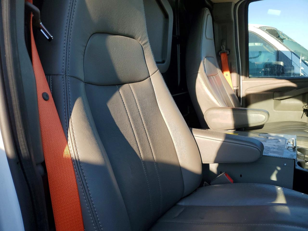 2022 Chevrolet Express G2500