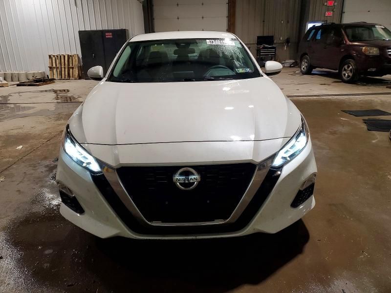 2022 Nissan Altima sv