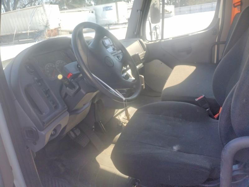 2022 Freightliner Business Class M2 box Truck