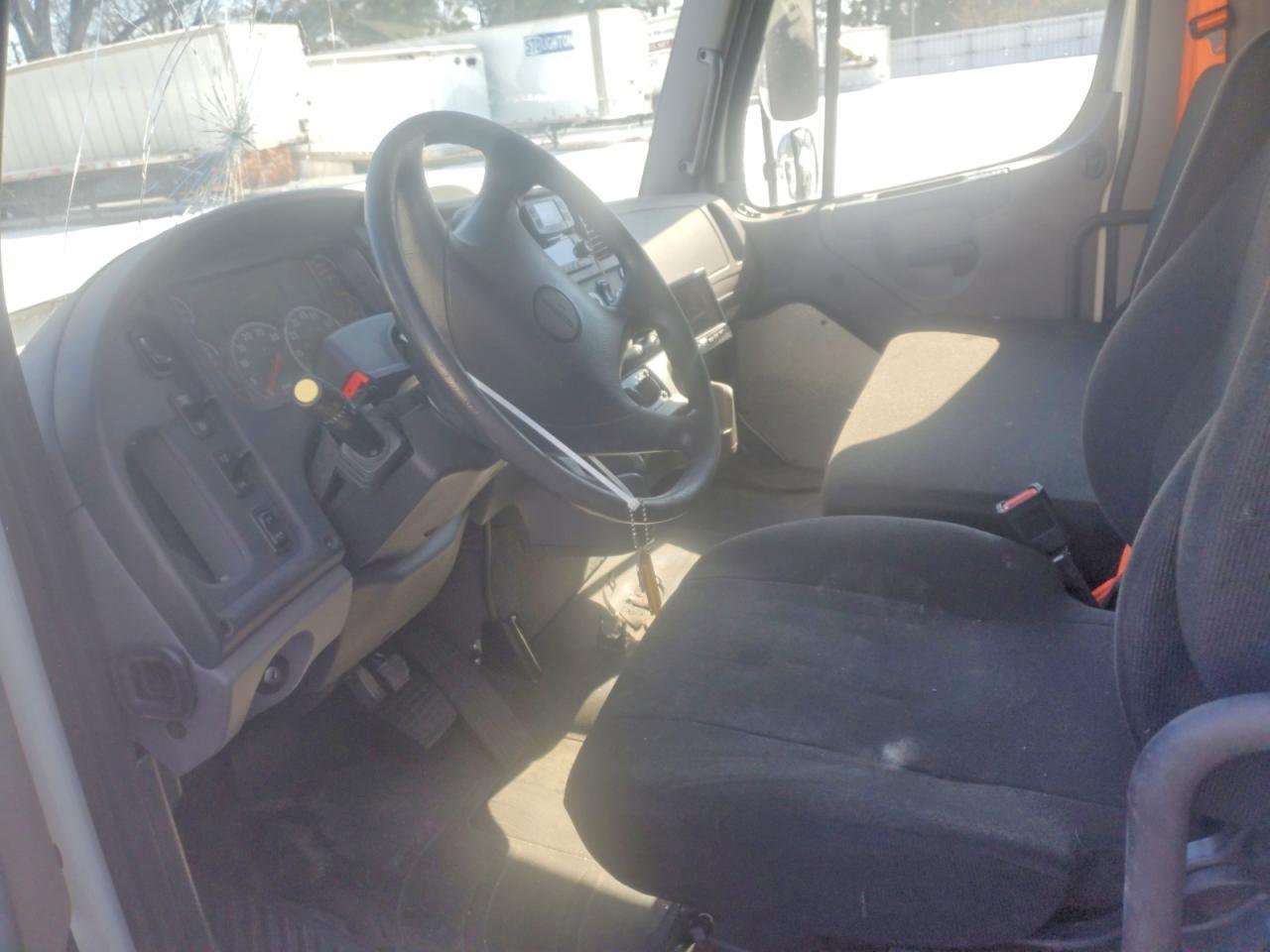 2022 Freightliner Business Class M2 BOX Truck