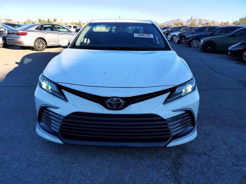 2021 Toyota Camry le
