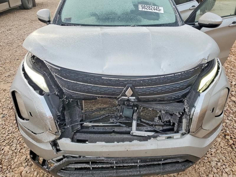 2022 Mitsubishi Outlander es