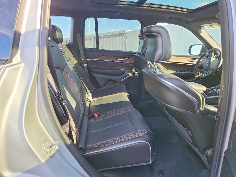 2025 Jeep Grand Cherokee Summit