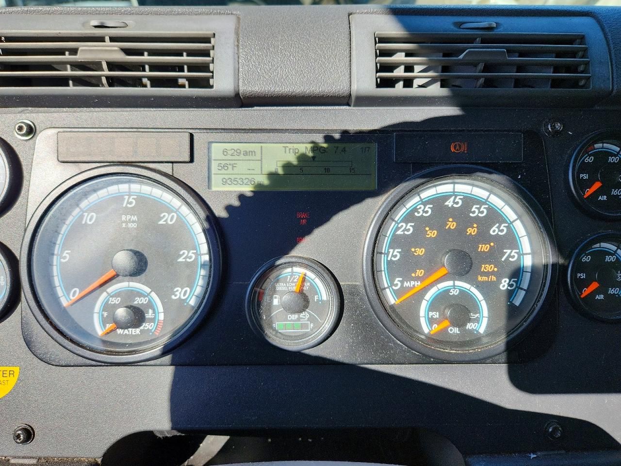 2016 Freightliner Cascadia 125 Semi Truck