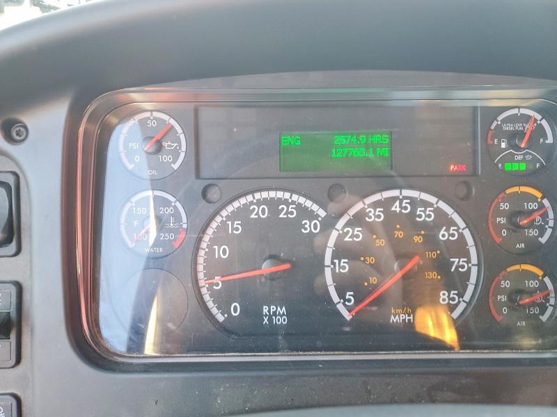 2016 Freightliner Business Class M2 Semi Truck