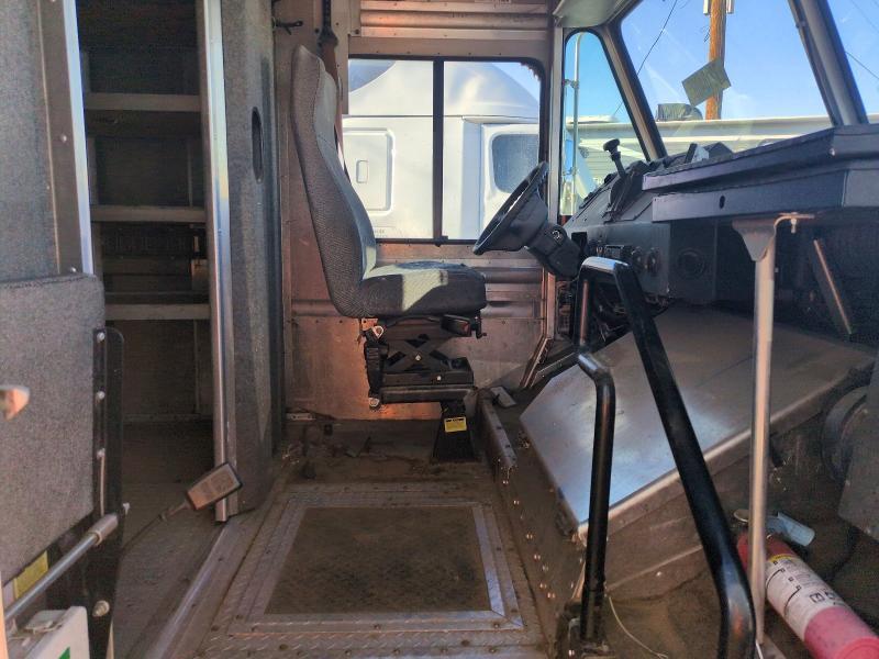 2009 Workhorse Custom Chassis 2009 Workhorse W42 Delivery Truck