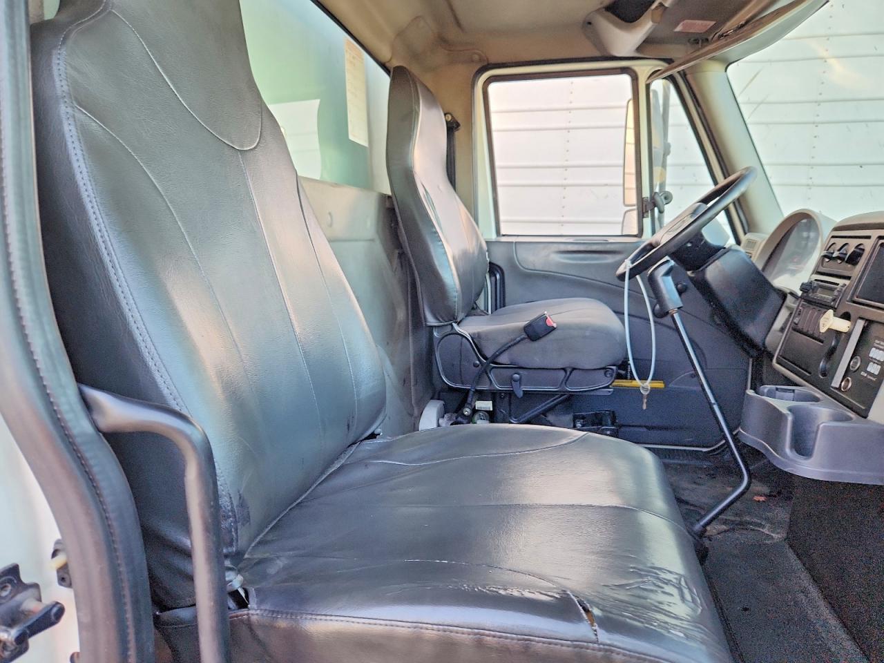2013 International 4300 BOX Truck