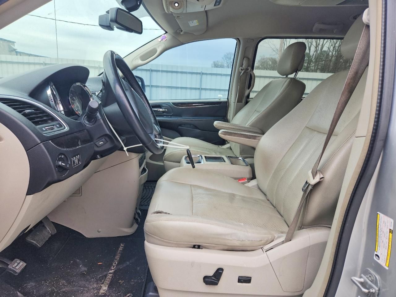 2012 Chrysler Town & Country Touring l