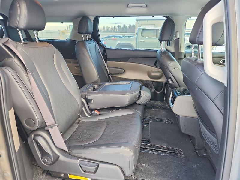 2025 KIA Carnival ex