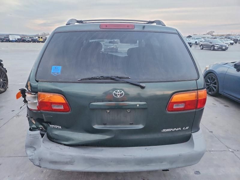 2000 Toyota Sienna le