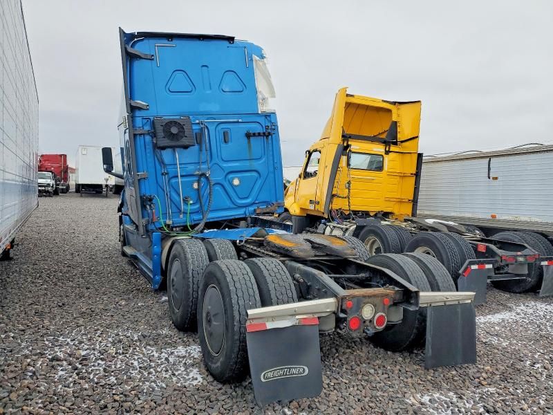 2019 Freightliner Cascadia 126 Semi Truck
