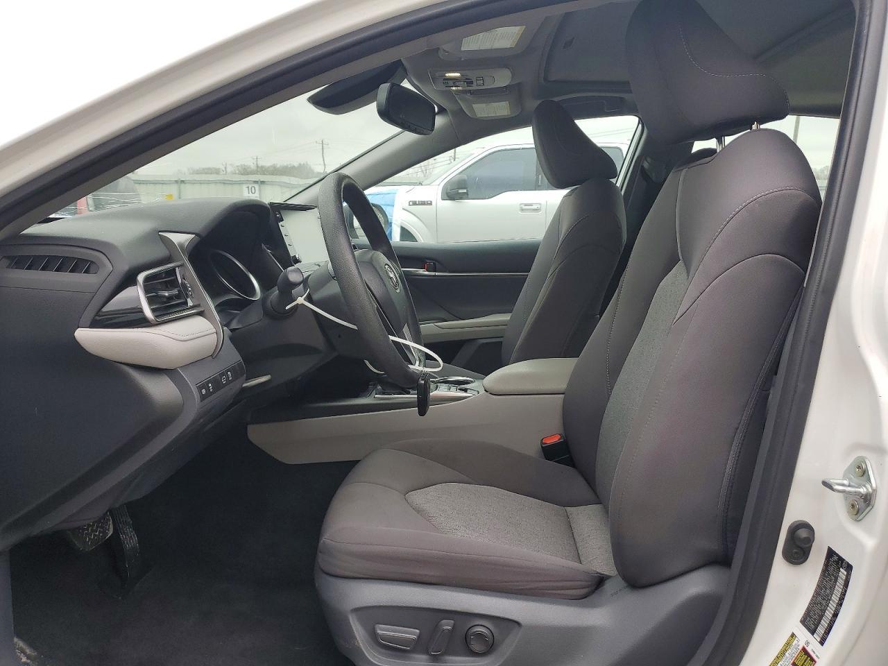 2021 Toyota Camry Hybrid le