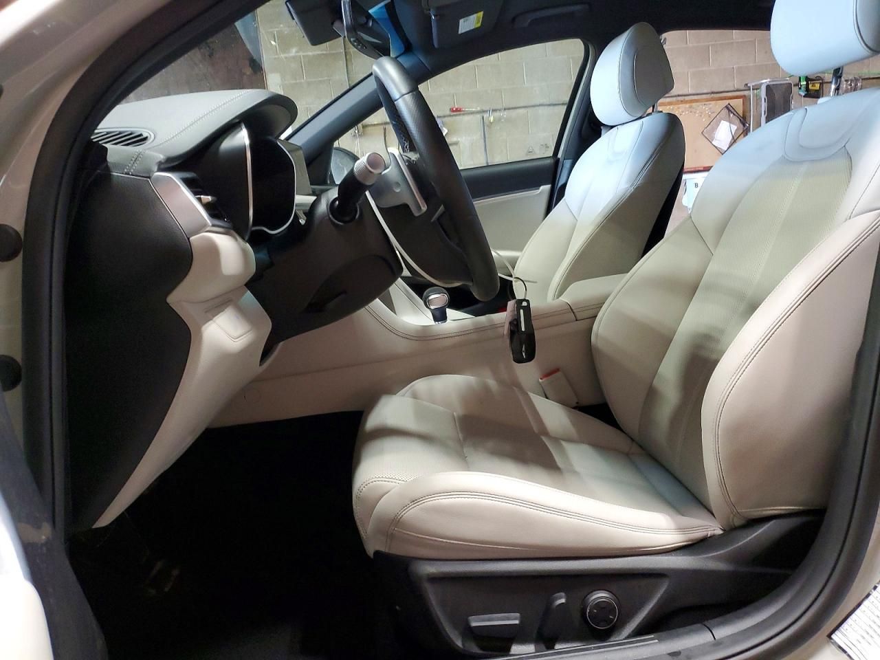 2025 Genesis G70 Base