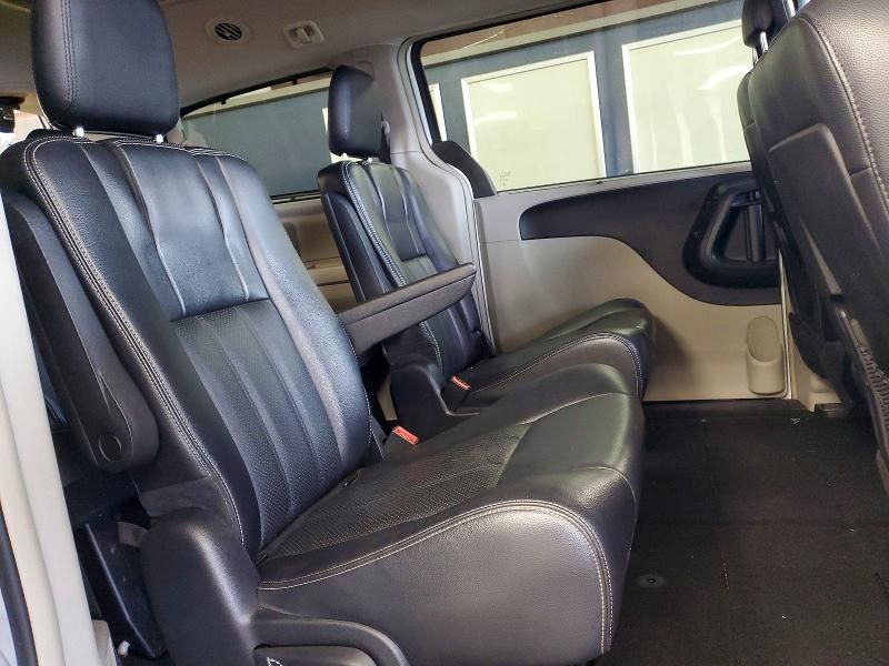 2014 Chrysler Town & Country Touring l