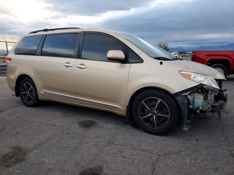 2012 Toyota Sienna le