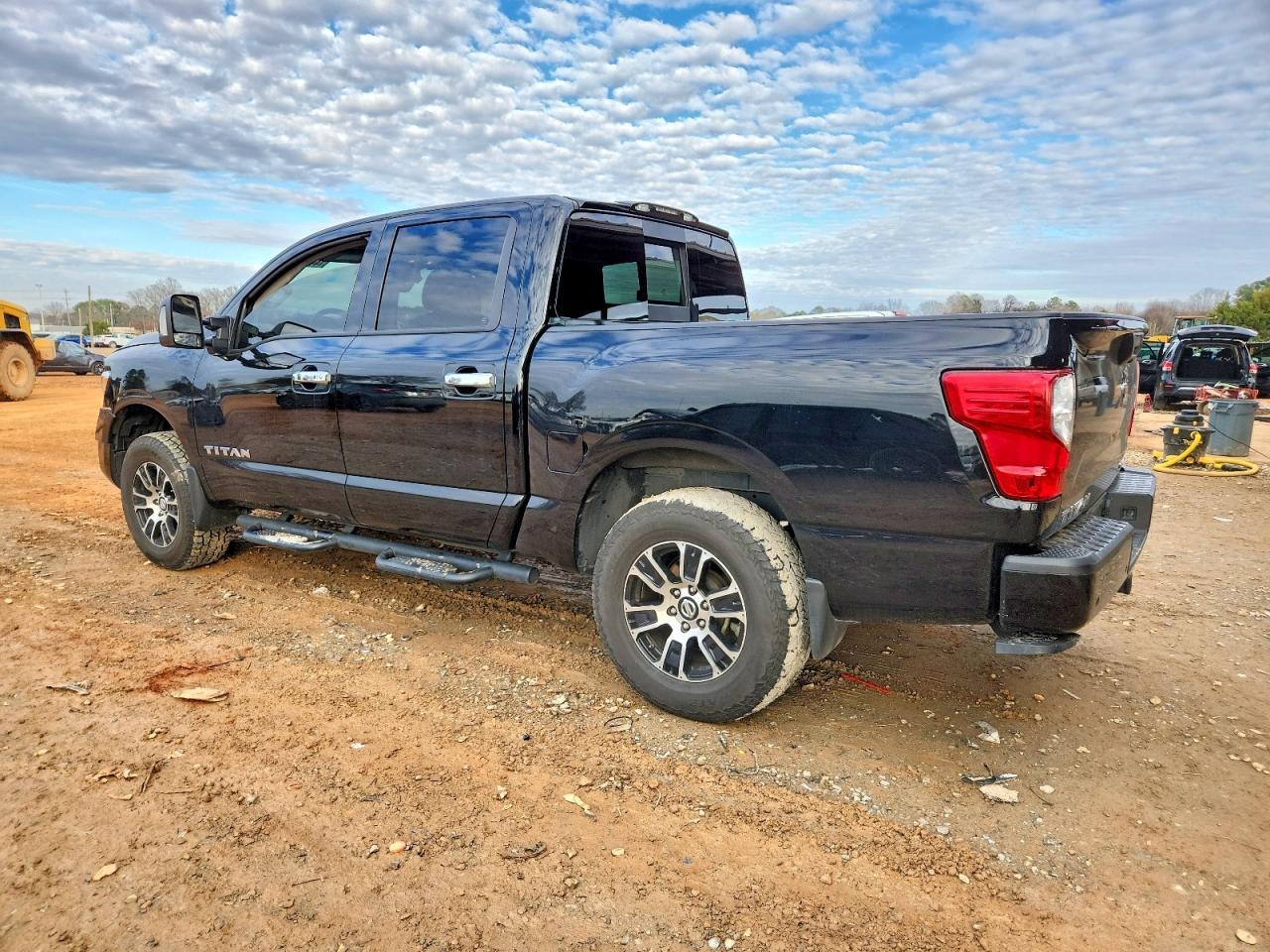 2021 Nissan Titan sv