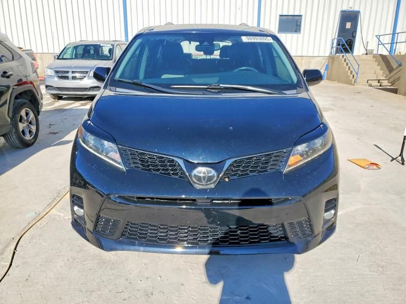 2019 Toyota Sienna se
