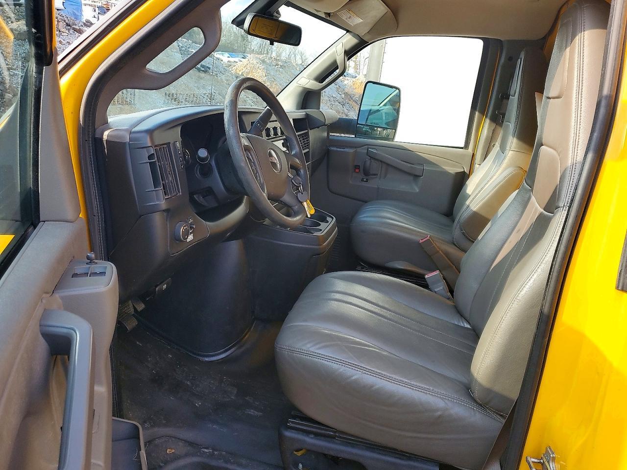 2021 GMC Savana CUT-BOX Truck