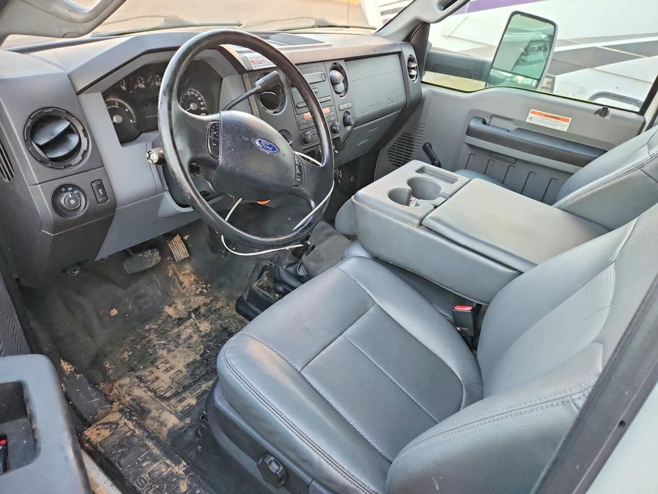 2015 Ford F750 BOX Truck