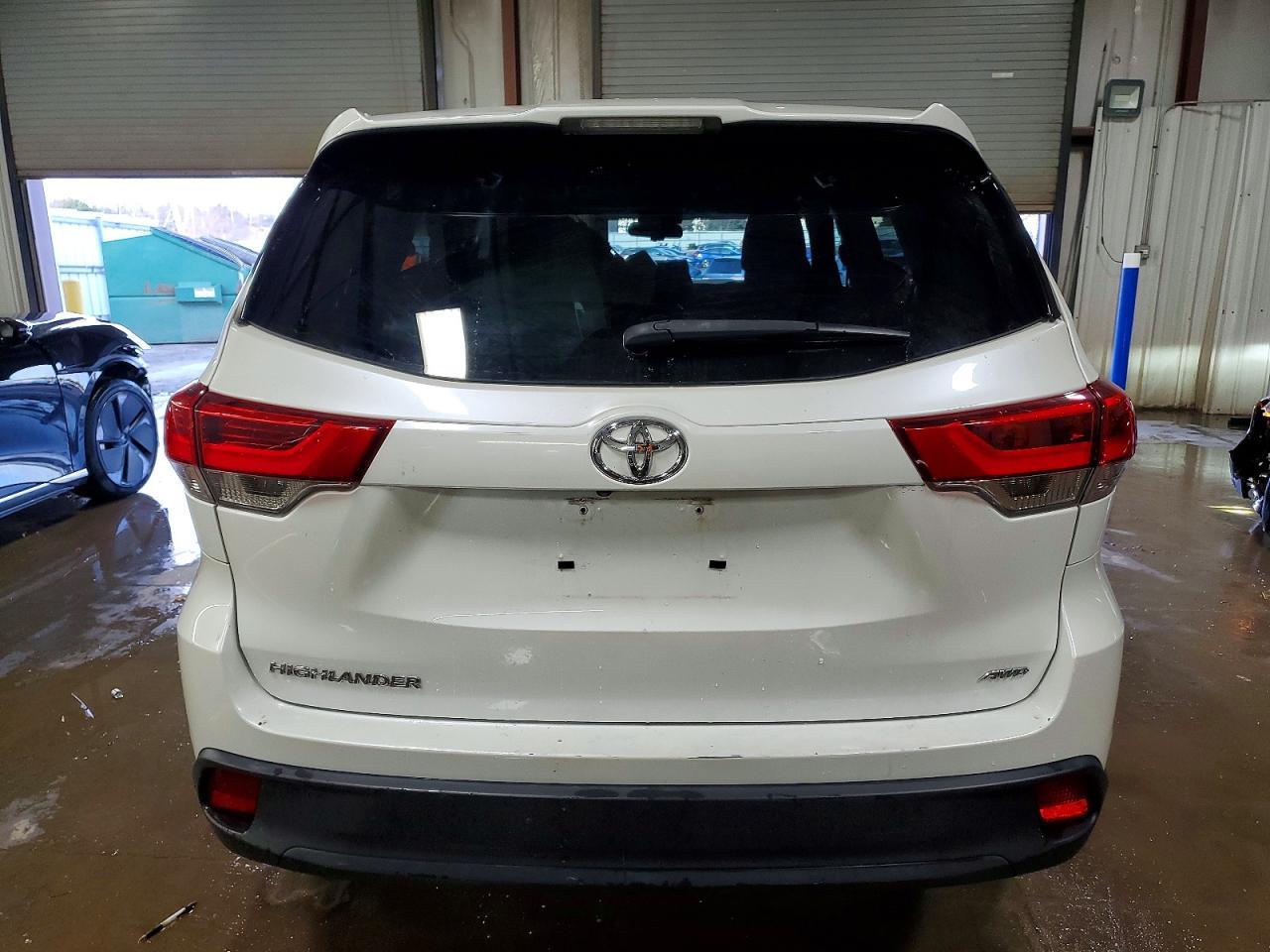 2019 Toyota Highlander le