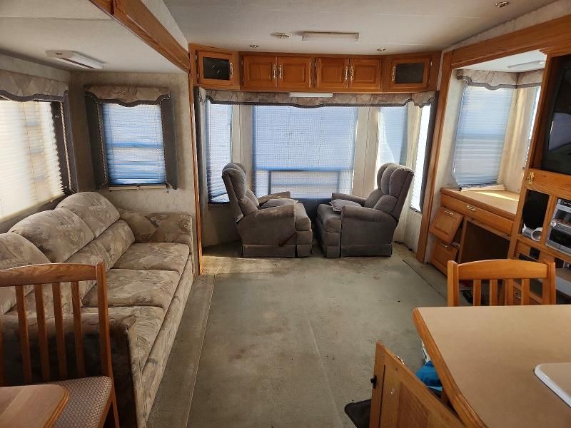 2001 Nuwa Hitchhiker