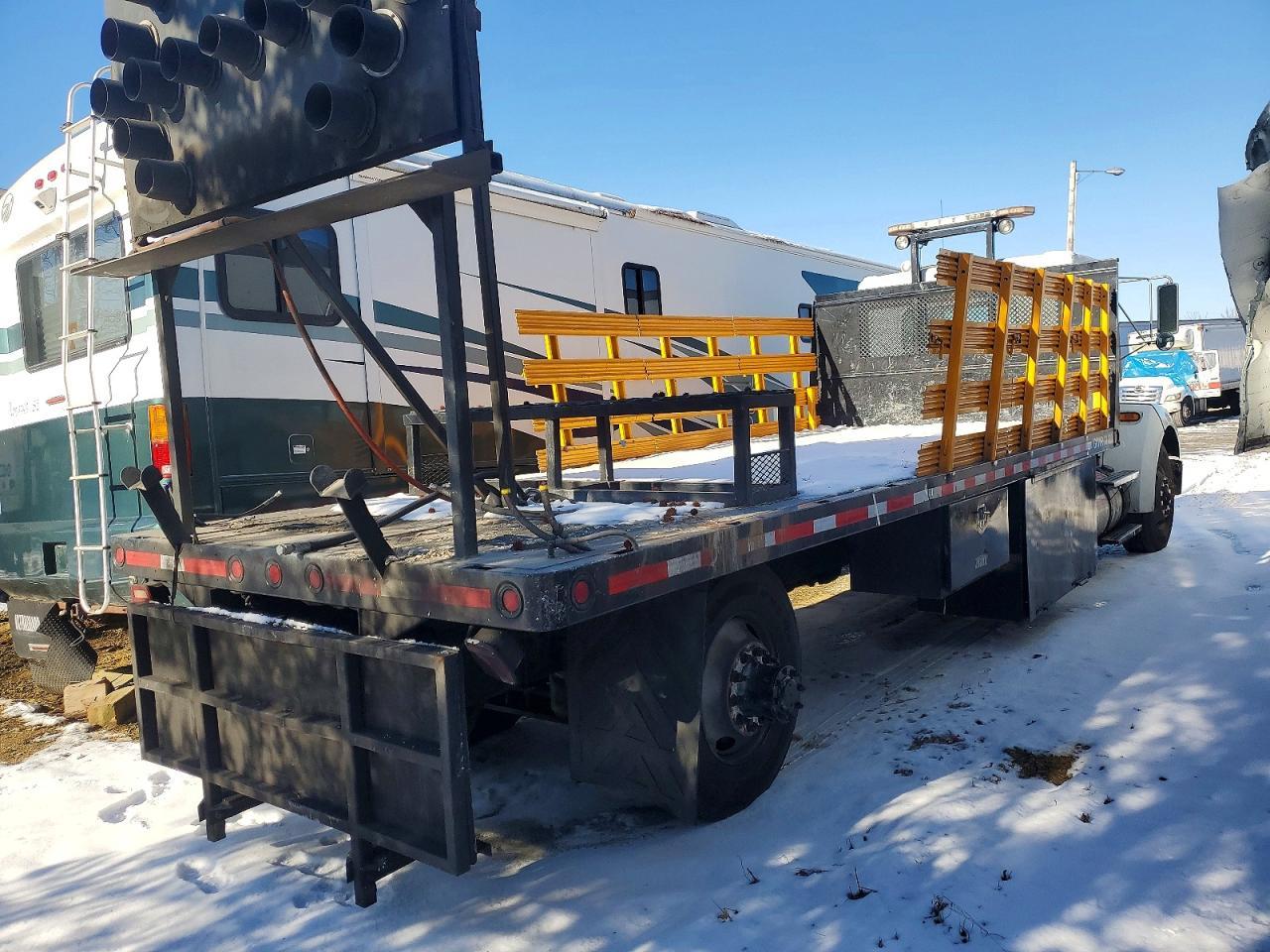 2003 Kenworth T300 Flatbed Truck