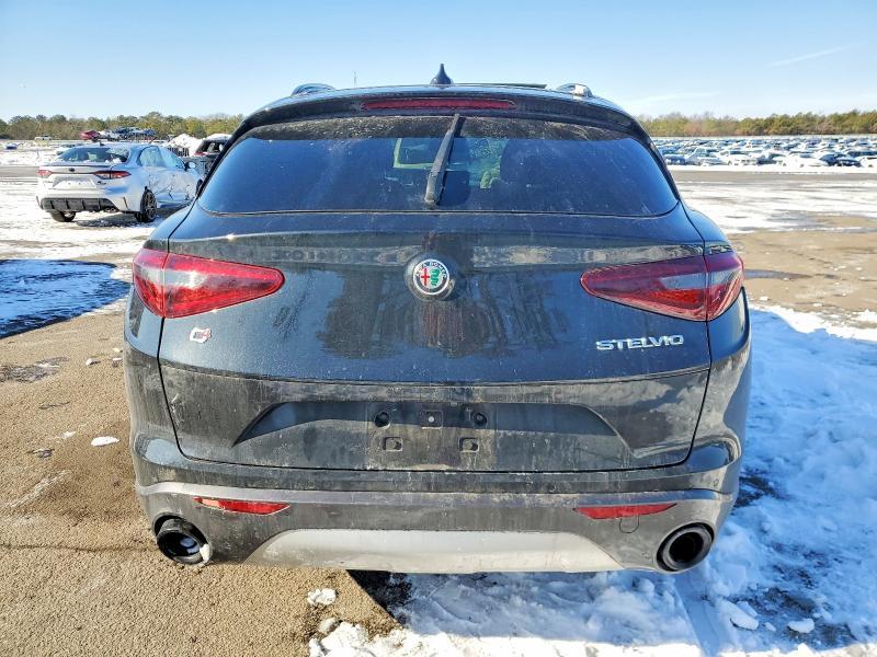 2022 Alfa Romeo Stelvio ti