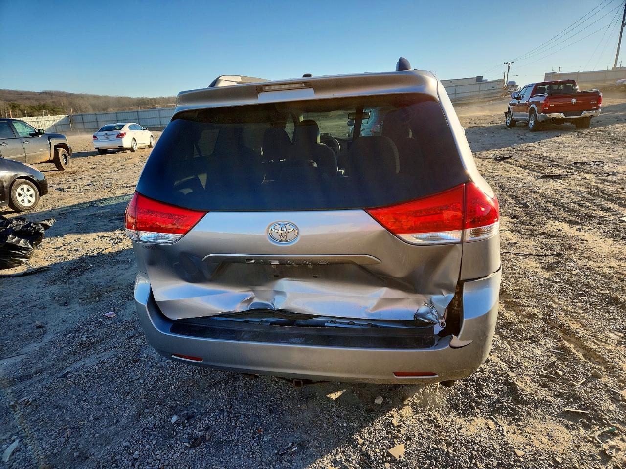 2011 Toyota Sienna le