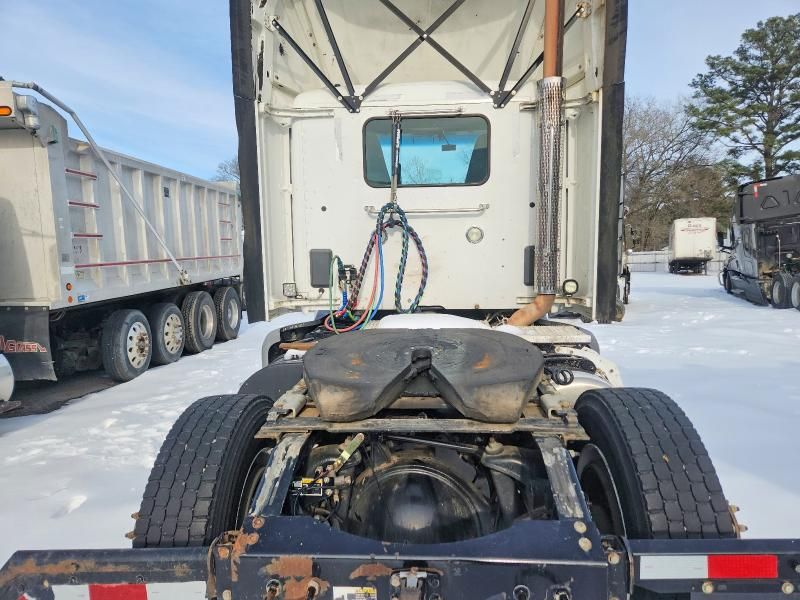 2017 Peterbilt 579 Semi Truck