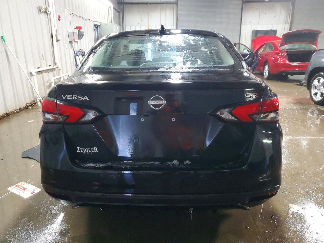 2024 Nissan Versa sr