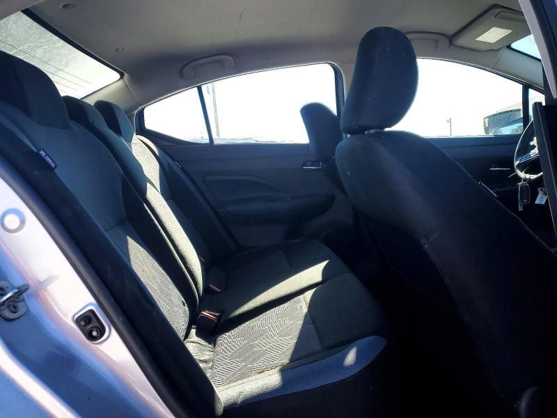 2025 Nissan Versa sv