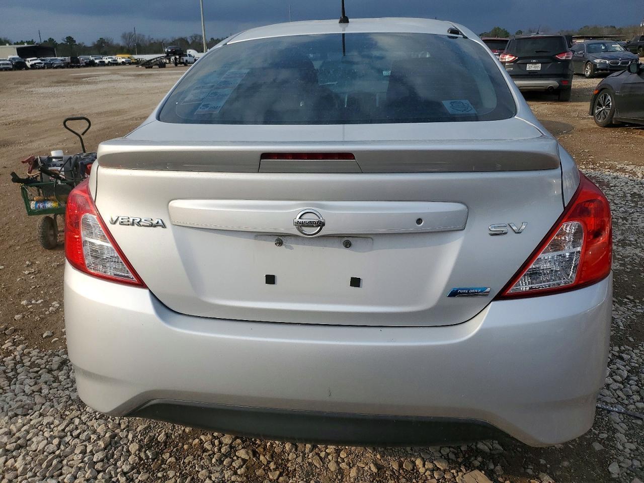 2016 Nissan Versa s