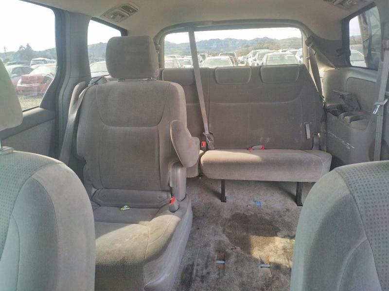 2005 Toyota Sienna ce